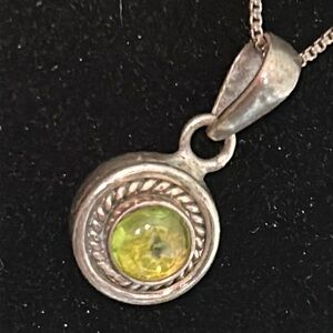 Vintage sterling Silver Pendant with green peridot???Gemstone necklace